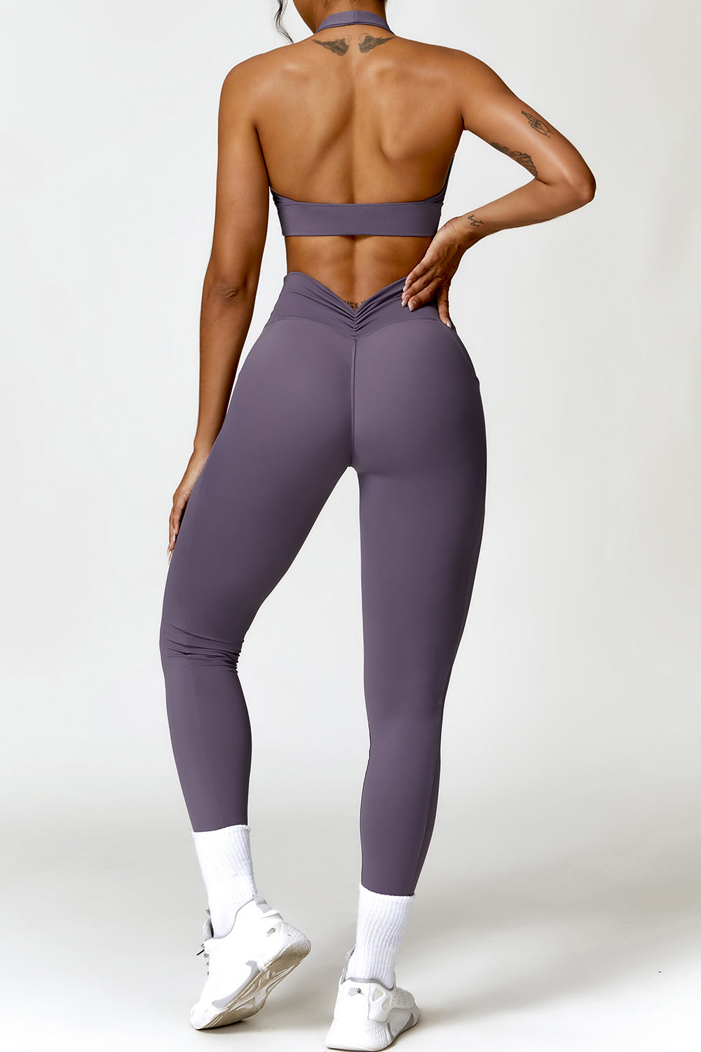 Ensemble actif soutien-gorge dos nu froncé et leggings à poches