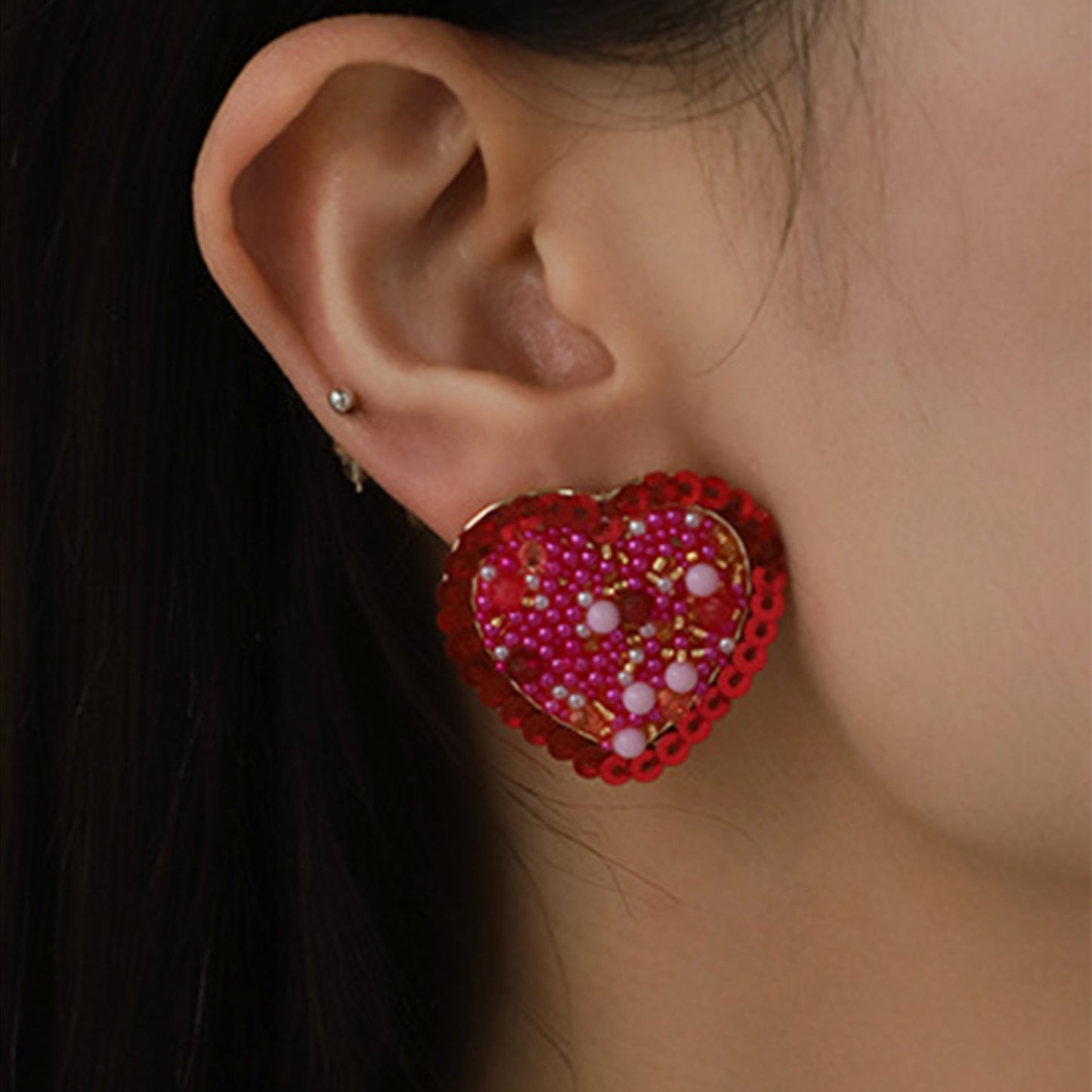 Boucles d'oreilles en alliage de perles incrustées de cœurs à paillettes