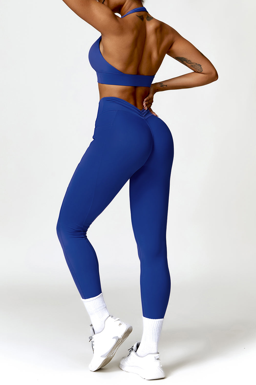 Ensemble actif soutien-gorge dos nu froncé et leggings à poches