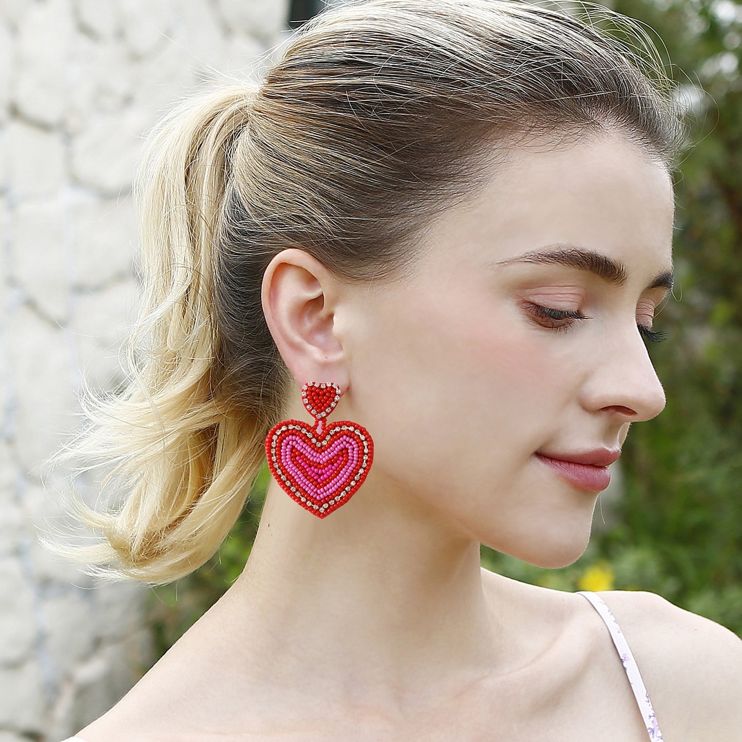 Boucles d'oreilles pendantes en forme de cœur avec perles en strass