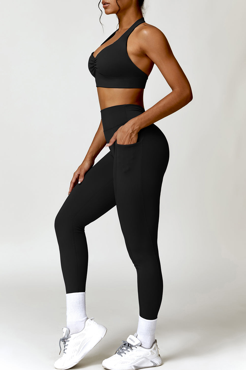 Ensemble actif soutien-gorge dos nu froncé et leggings à poches