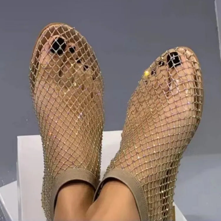 Sandales à fond plat et bout rond pour femmes, nouvelle marque de luxe, bottes courtes creuses, diamant d'eau, chaussures Sexy à fond plat