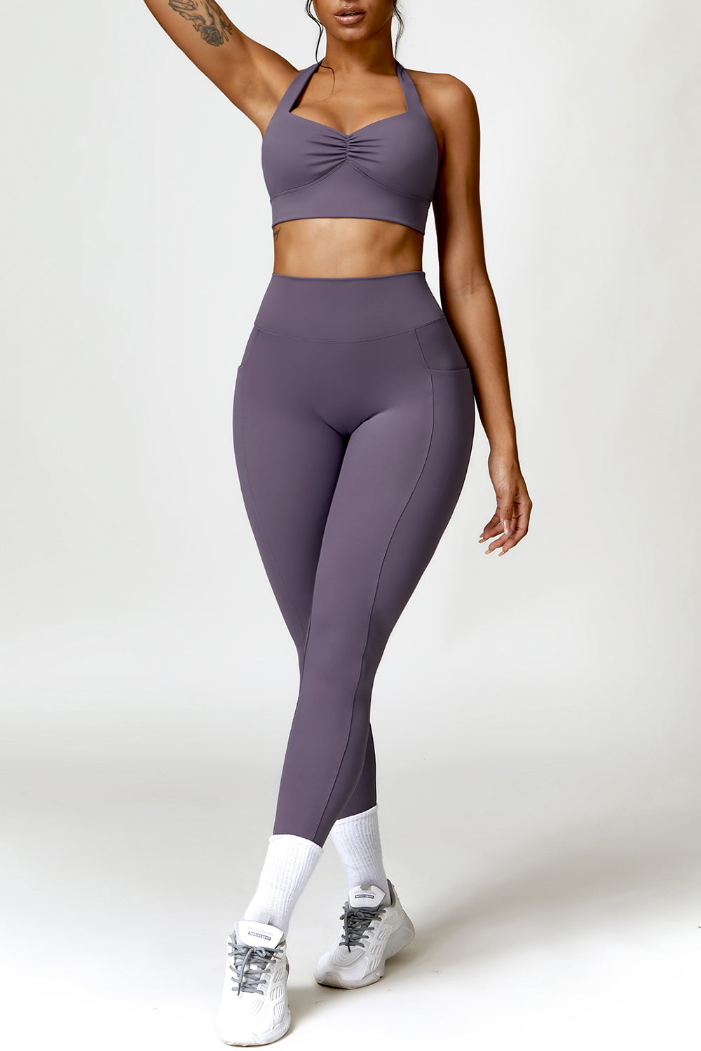 Ensemble actif soutien-gorge dos nu froncé et leggings à poches