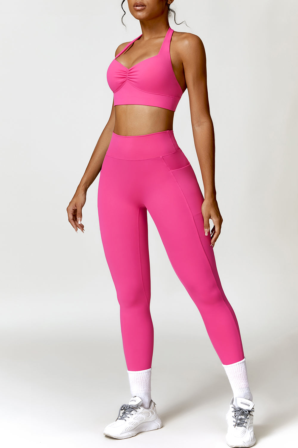 Ensemble actif soutien-gorge dos nu froncé et leggings à poches