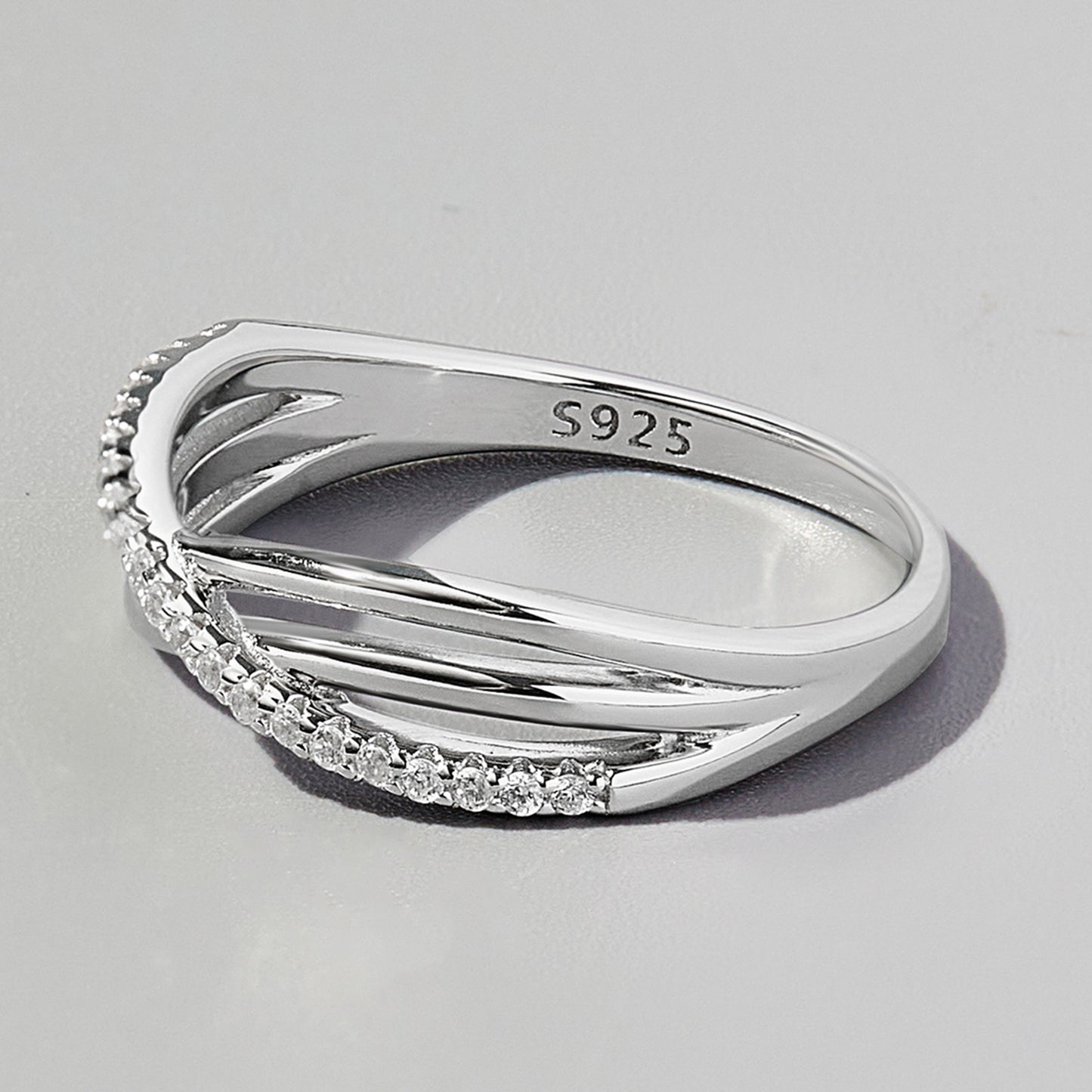 Bague en argent sterling 925 avec zircon incrusté entrecroisé