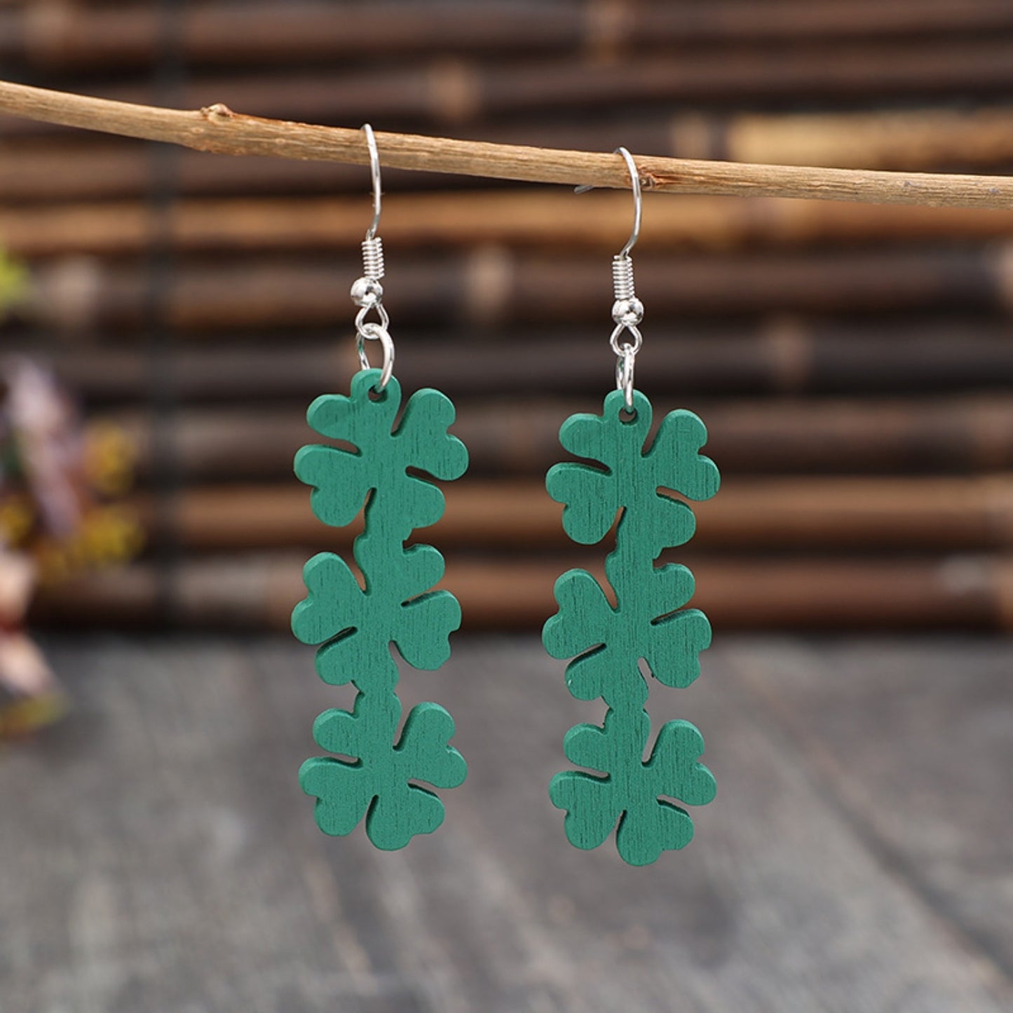 Boucles d'oreilles pendantes en bois Lucky Clover