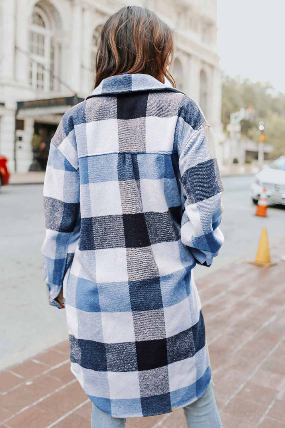 Manteau boutonné à carreaux avec épaules tombantes