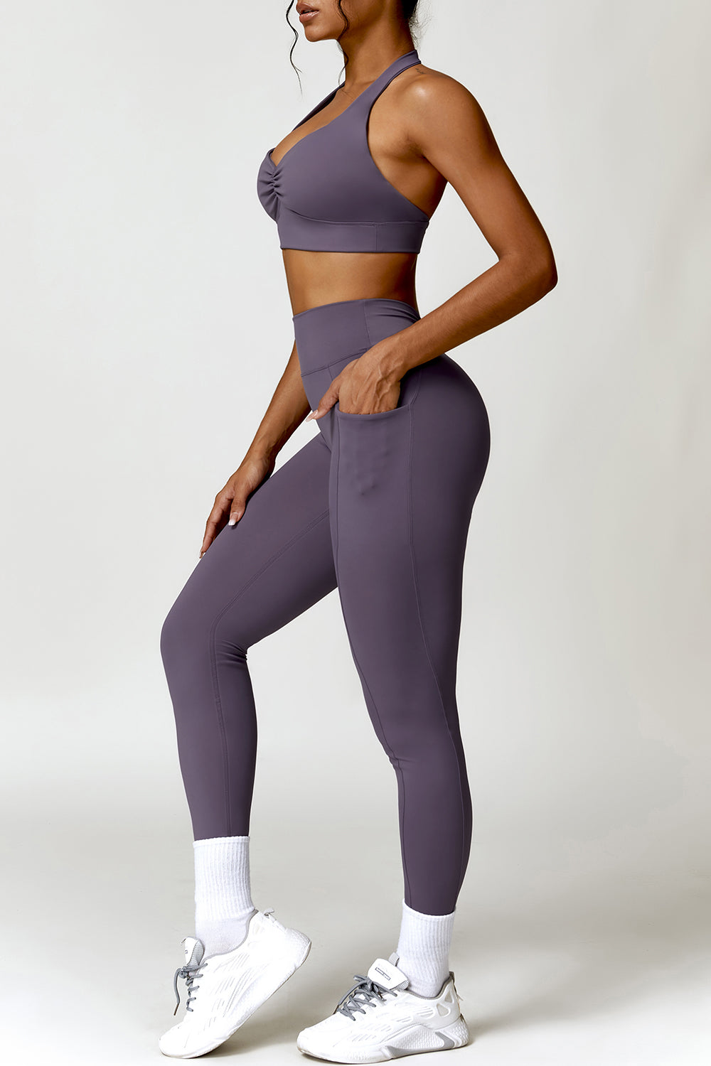 Ensemble actif soutien-gorge dos nu froncé et leggings à poches